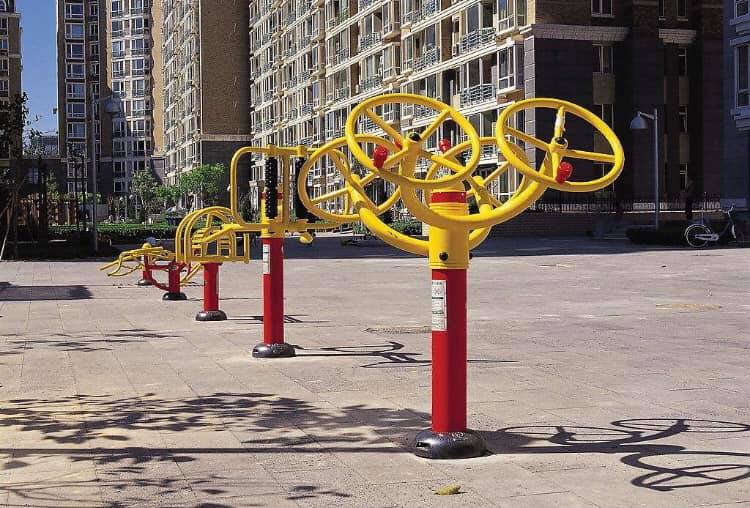 中国の公園に備え付けの健康遊具(器具?)について